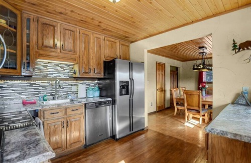 Spring Valley Cabin | Hot tub Cabin, GAME ROOM, Pikes Peak Views