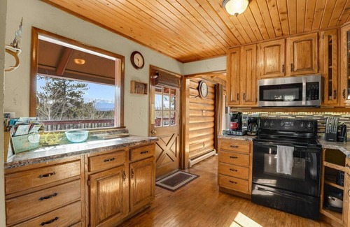Spring Valley Cabin | Hot tub Cabin, GAME ROOM, Pikes Peak Views