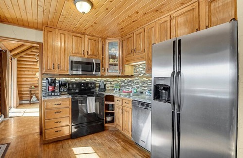 Spring Valley Cabin | Hot tub Cabin, GAME ROOM, Pikes Peak Views