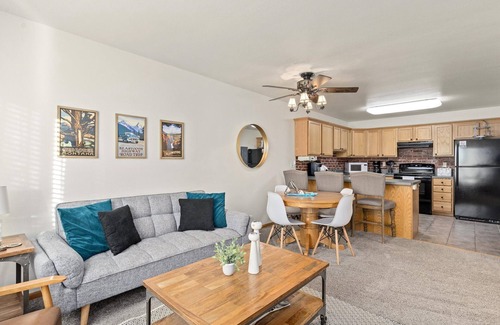 Red Lodge House | Hot Tub, Convenient Location- Mountain View Villa