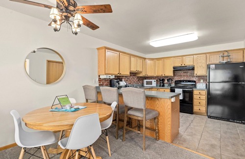 Red Lodge House | Hot Tub, Convenient Location- Mountain View Villa