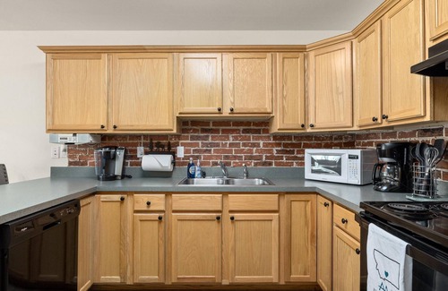Red Lodge House | Hot Tub, Convenient Location- Mountain View Villa