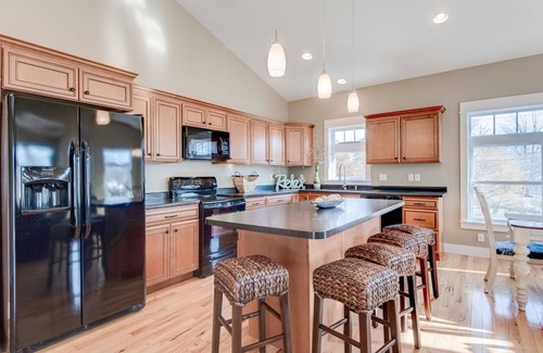 South Haven House | Hot Tub, Fire Pit, Close to Kids Corner Park & South Beach