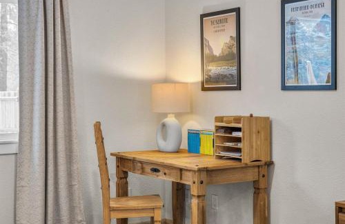 Sisters House | Hot Tub, Fire Pit, Dog Friendly, Heart of Sisters, Amenities