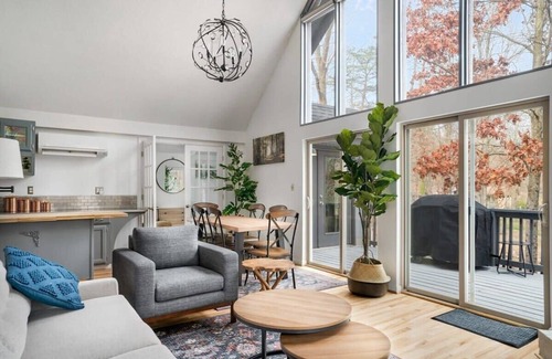 The Woods Cabin | Hot Tub, Fire Pit & Fenced Yard w/Resort Amenities