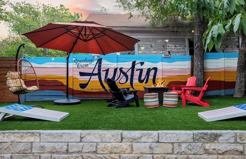 Swede Hill House | Hot tub, fire pit, game&yoga lawn, Walk to Dtown!