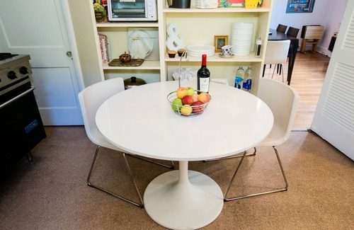 Squirrel Hill House | Hot Tub, Fire Pit, Parking ,5-Bedroom near museums, parks, Carnegie Mellon &PIT