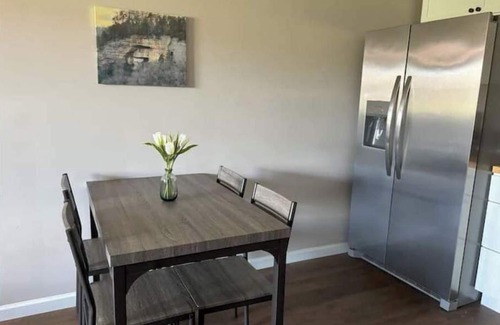 Clay City House | Hot Tub! Fire pit! Picnic area & Grill! Dog friendly! Hardwicks Creek Haven@RRG