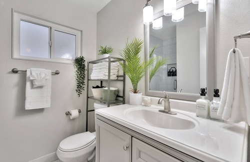 Gardena House | Hot tub/Firepit/Arcades/Centrally located in LA