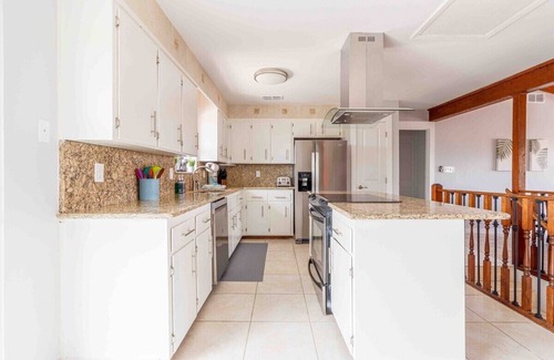 Toilla Segunda House | Hot Tub! Game Room! Balconies Views! Steps 2 Beach