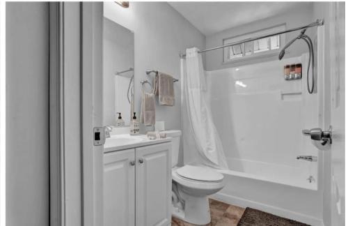 Briar Crest Woods Ski Chalet | Hot Tub, Game Room, Fire Pit, Movie Room, Beach and More!