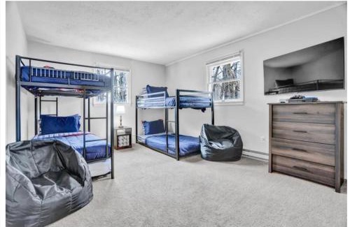 Briar Crest Woods Ski Chalet | Hot Tub, Game Room, Fire Pit, Movie Room, Beach and More!