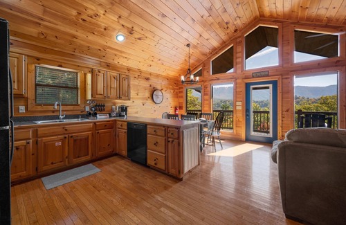 Wears Valley Cabin | Hot Tub | Game Room + Minutes to National Park