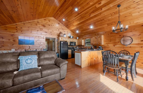Wears Valley Cabin | Hot Tub | Game Room + Minutes to National Park