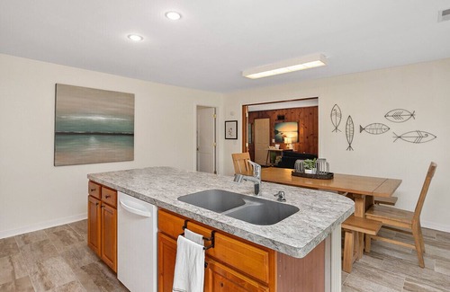 Ferrysburg House | Hot Tub - Grand Haven - Spring Lake Front Home with Private Beach