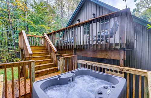 Amanda House | Hot Tub Haven 10 Mi to Hocking Hills State Park!