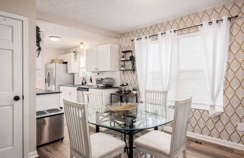 West Columbus House | Hot Tub Haven - Downtown Columbus