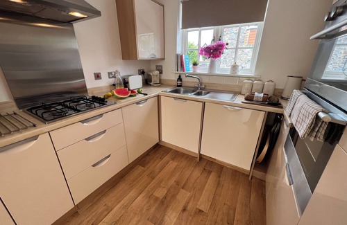 Stoke Gabriel Cottage | Hot Tub Heaven in Beautiful Village, Close to Beaches - Blue Flag & Dog Friendly