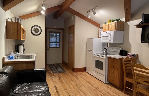 Victor Cabin | Hot Tub in the treetops with Timber Framed 2 bedroom cabin hidding in the woods