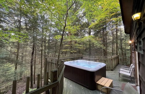 Victor Cabin | Hot Tub in the treetops with Timber Framed 2 bedroom cabin hidding in the woods