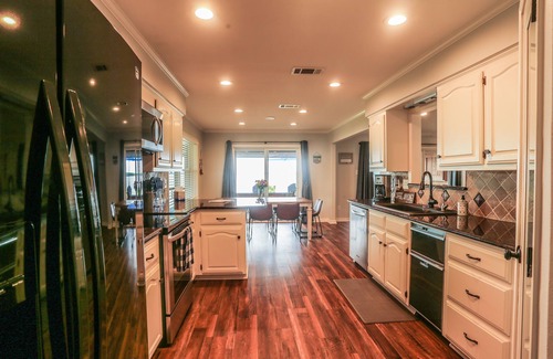 Emory House | Hot Tub, Kayaks, Underwater Fishing Light! Luxurious Pitch-n-Skip Hideaway!