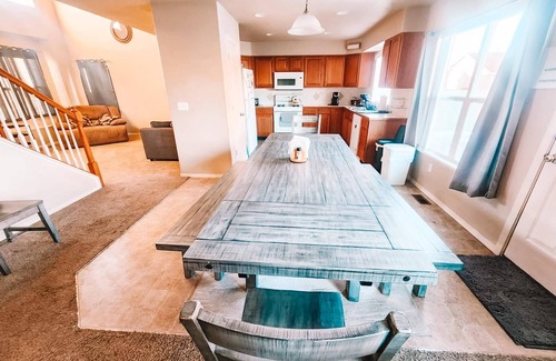 Fountain House | Hot Tub, King Beds, Pet Friendly Close to I25