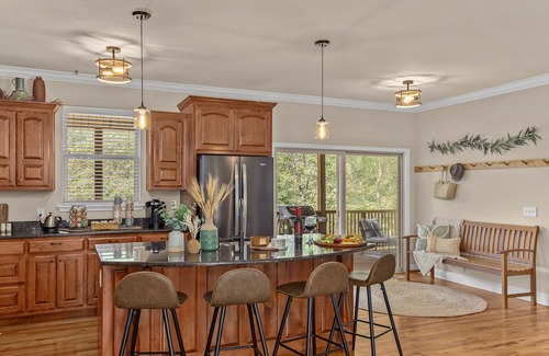 Rogers House | Hot Tub, Lake Access, Firepit, Mins to Hobbs, War Eagle, MTB, DT Rogers +EV