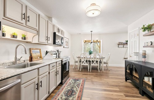 Skyland Cabin | Hot tub/Mins To Asheville & Biltmore/Secluded