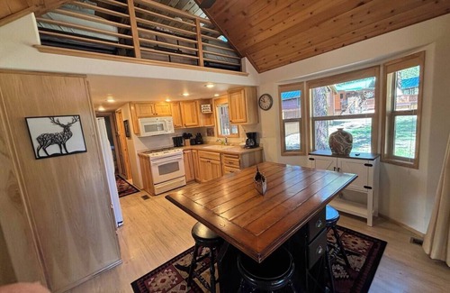 Ashland House | HOT TUB! Mountain Lake Cabin 33