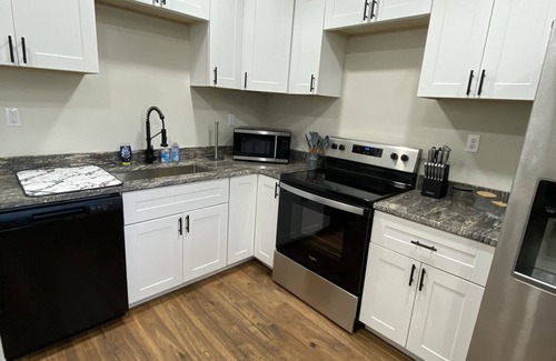 Hatfield House | Hot Tub Mountainside 2-BR Cabin near Mena