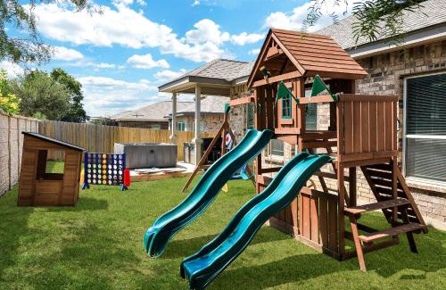 Medina Valley House | Hot Tub Near Sea World Bbq Yard Games Swing Set