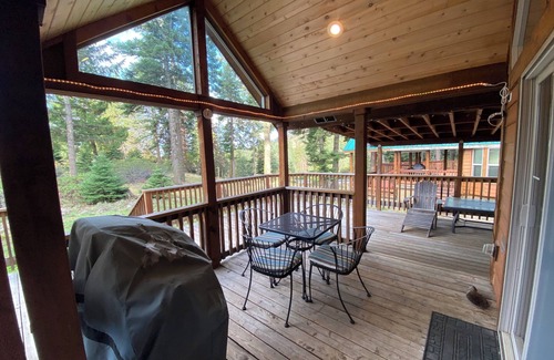 Ashland Cabin | Hot Tub! Peaceful Mountain Cabin at Hyatt Lake