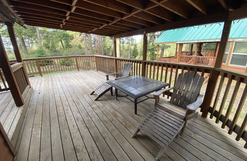Ashland Cabin | Hot Tub! Peaceful Mountain Cabin at Hyatt Lake