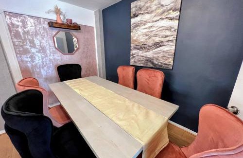 Canterbury House | Hot Tub - Pool Table - Free Parking - Sleeps 12