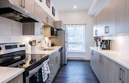 Revelstoke Condo | Hot Tub, Private Deck, BBQ - Pillow Top Condo, Revelstoke