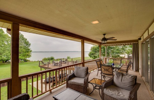 Kemp House | Hot Tub & Private Dock: Cedar Creek Lake House!