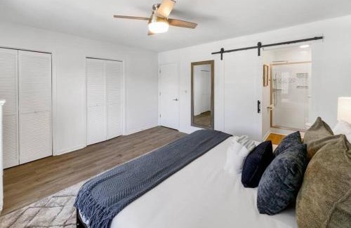 Mount Pleasant Apartment | Hot Tub, Putting Green + Bikes!