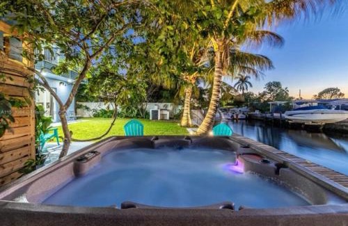 Fort Lauderdale House | Hot Tub! Roof Top! Firepit! Boat Dock!