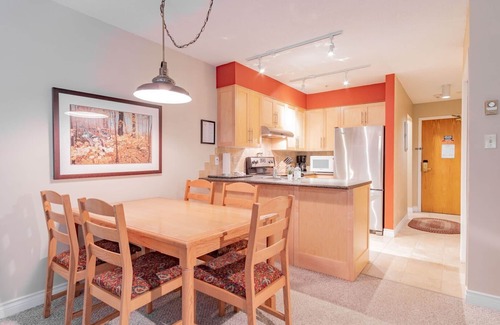 Blackcomb Condo | Hot tub | Steps to Blackcomb | Free parking