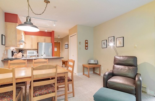 Blackcomb Condo | Hot tub | Steps to Blackcomb | Free parking