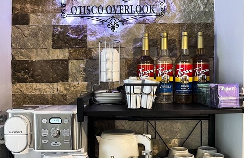 East Homer House | Hot Tub *Theater Rm *Fireplace *Mins to 3 Ski Mtns