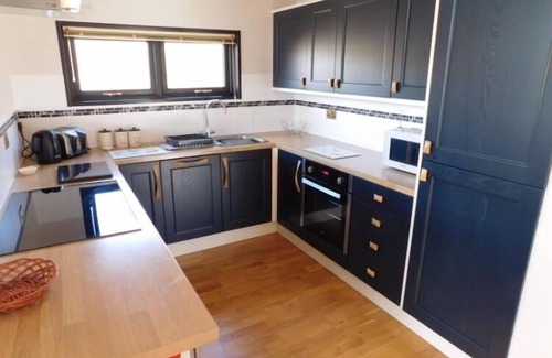 Liverton Cabin | Hot Tub Tranquil Lodge Retreat in Newton Abbot