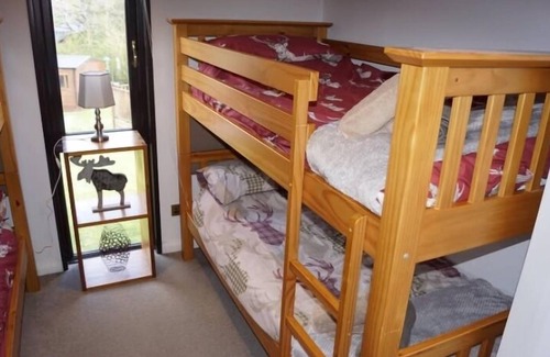 Liverton Cabin | Hot Tub Tranquil Lodge Retreat in Newton Abbot