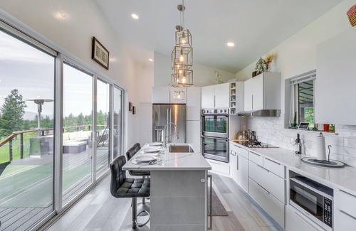 Eureka House | Hot Tub & Views: 'Sunset Valley Retreat' in Eureka