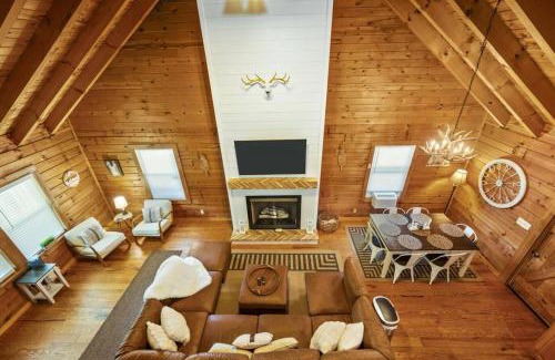 Hazel Green House | Hot Tub WiFi Firepit HazelBrook Haven