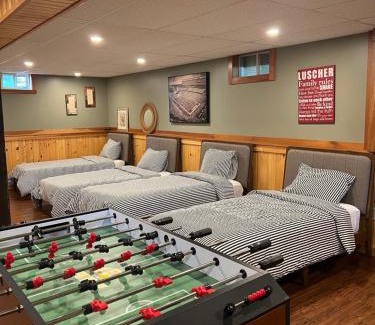 Holderness House | Hot Tubpetswalk To Squam Church Landing 7 Mins