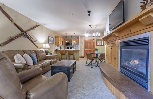Driggs Condo | Hot Tubs! National Parks Headquarters! Explore Teton Valley, ID & Jackson Hole!