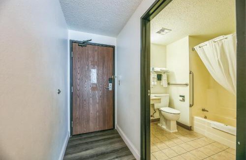 Fergus Falls Hotel | Hotel 8