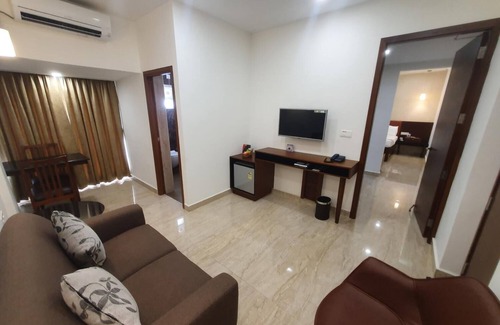 Onamthuruth Hotel | Hotel Aida