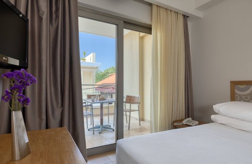 Arcoudi Hotel | Hotel Almira